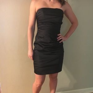 Black sleeveless dress